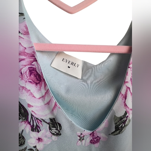 EUC Everly Short Floral Dress Size Medium - Picture 2 of 6